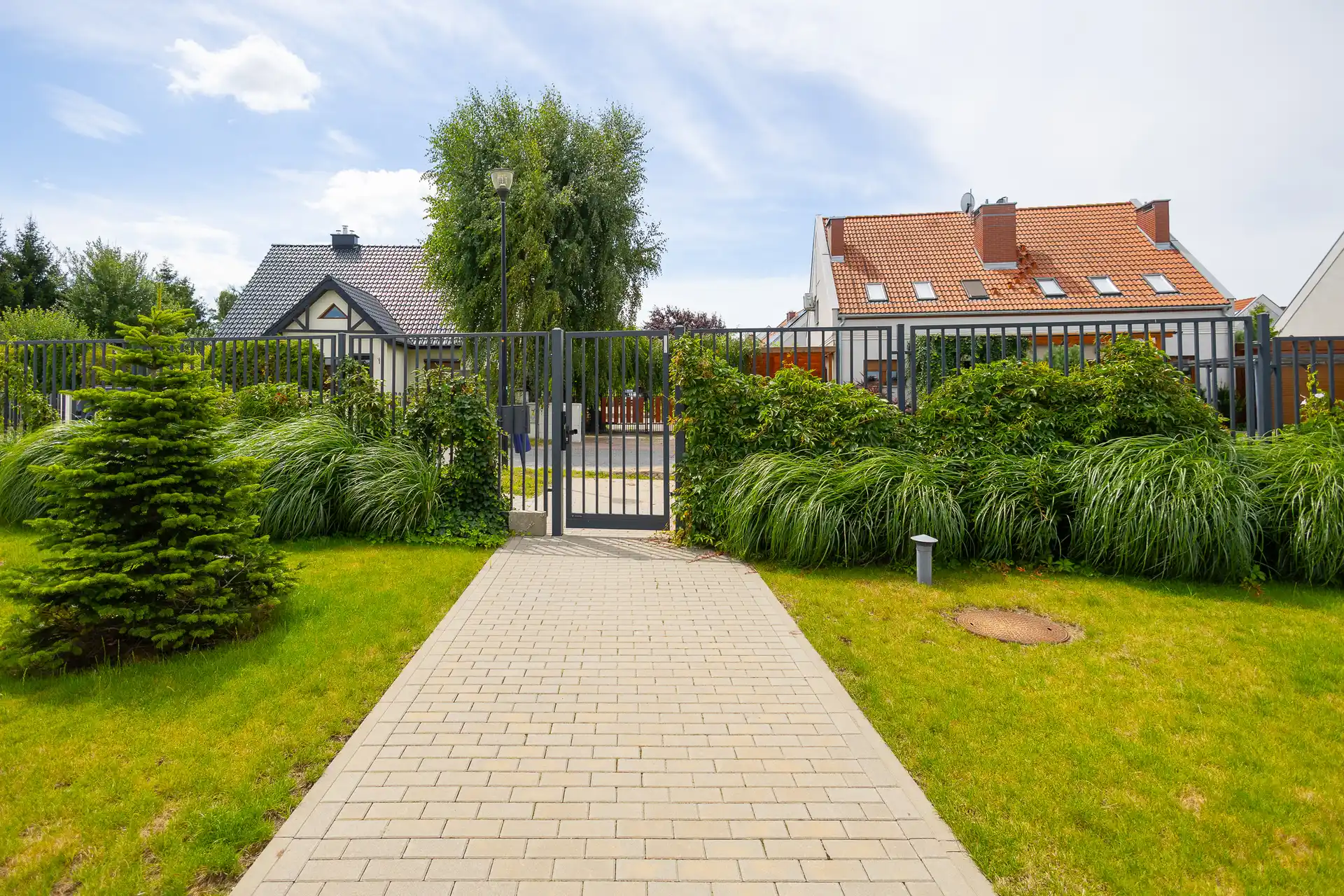 Nawierzchnia z kostki brukowej wykonana przez Pakabruk w Wrocław - drukarnia - ujęcie 12